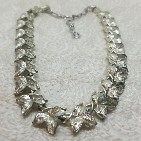 Signed Coro Necklace Multi Three Leaf Links Silver Vintage Necklace - Picture 2 of 11